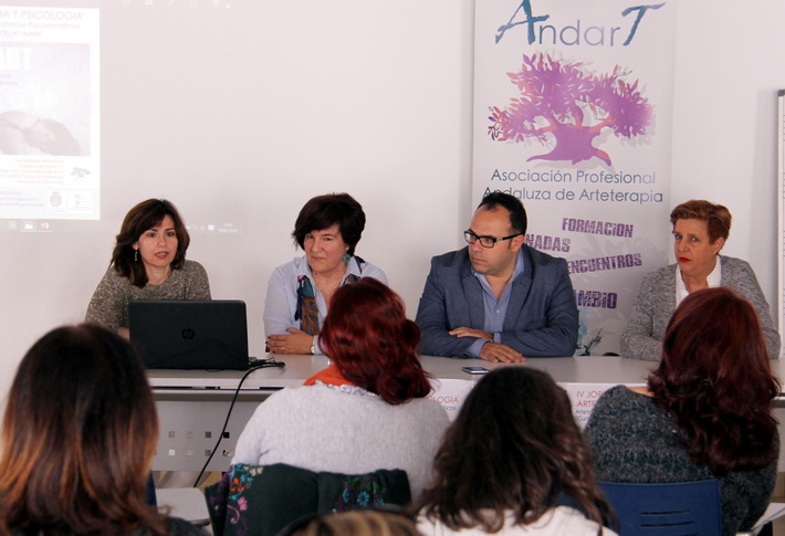 Inauguradas las IV Jornadas de Arteterapia y Psicología que  se celebran este fin de semana en La Herradura 